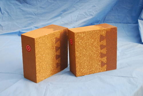 17.5% POROSITY ALUMINA SPINEL BRICKS HIGH REFRACTORINESS, USED FOR REFINING FURNACES AND REFINING LADLES.